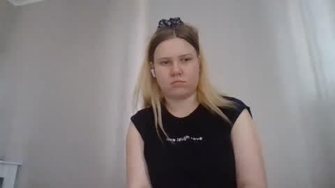 Snapshot of iolahollingshead chatting on June 2026 09:34:02 AM Lola online show from June 2026 09:34:02 AM