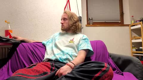 Snapshot of ipipo42o chatting on March 2025 02:37:02 AM DrownMentally online show from March 2025 02:37:02 AM