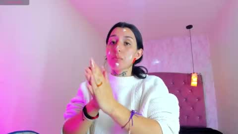 iris_77 online show from November 2025 06:07:02 PM