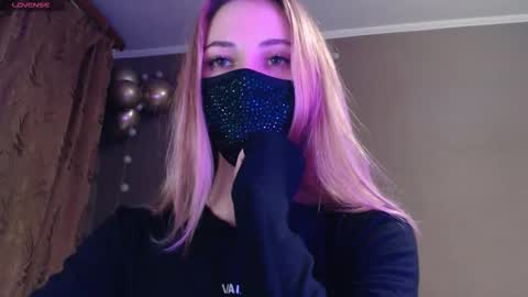 Lily online show from November 2025 07:36:01 PM