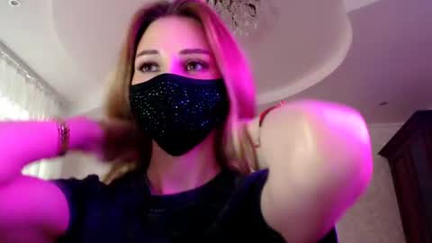 Snapshot of iris_lave chatting on June 2026 05:00:01 PM Lily online show from June 2026 05:00:01 PM