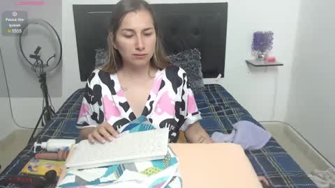 Snapshot of iris_love18 chatting on February 2025 01:19:01 PM IRIS online show from February 2025 01:19:01 PM