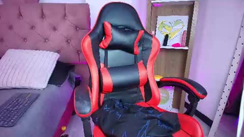 Snapshot of iris_roses chatting on July 2026 08:46:01 PM iris_roses online show from July 2026 08:46:01 PM