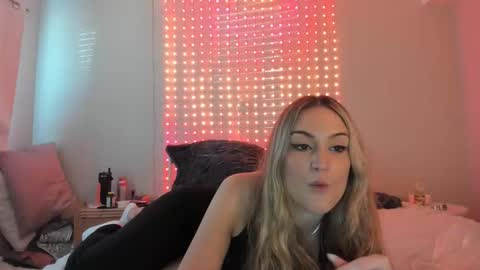 Snapshot of iris_roslin chatting on June 2026 01:12:02 AM Iris 3 online show from June 2026 01:12:02 AM