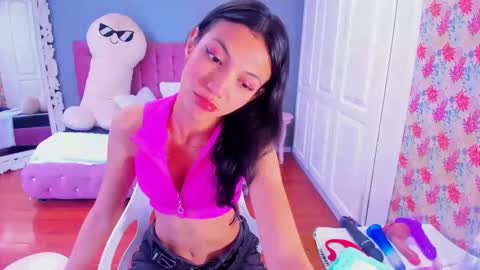 Snapshot of iris_stone_ chatting on January 2025 01:40:01 PM Iris online show from January 2025 01:40:01 PM