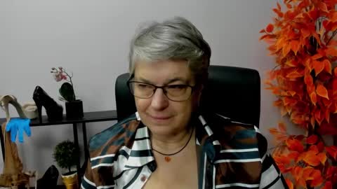 Snapshot of iris_xdesire chatting on December 2024 11:07:01 AM I R I S online show from December 2024 11:07:01 AM