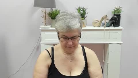 I R I S online show from December 2025 07:03:01 AM