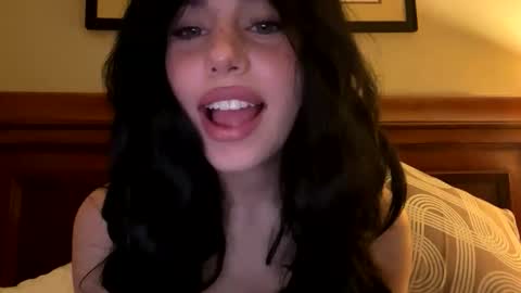 Snapshot of irisbabyyyyyyy chatting on April 2026 05:18:02 AM irisbabyyyyyyy online show from April 2026 05:18:02 AM