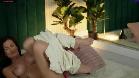 Maria online show from September 2025 02:33:02 AM