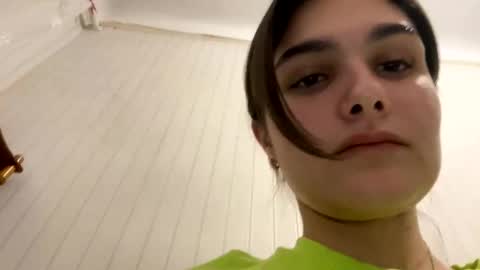 irisss31 online show from December 2024 04:43:01 PM