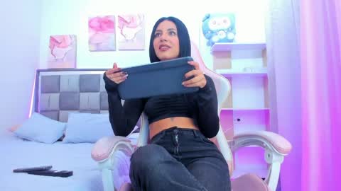 Snapshot of isa7_ chatting on May 2026 01:48:02 PM Isabella online show from May 2026 01:48:02 PM