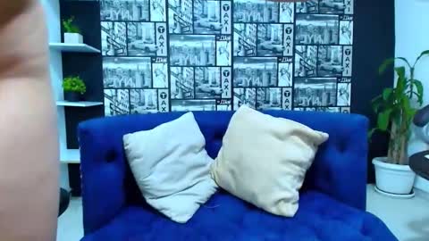 Isa and Natasha online show from October 2025 01:45:02 PM