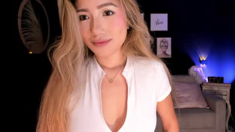 Isa Cortes  online show from April 2026 03:32:02 PM