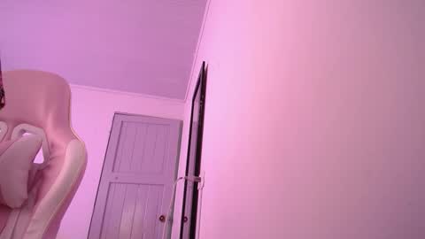 Isabella  online show from February 2026 02:42:02 PM