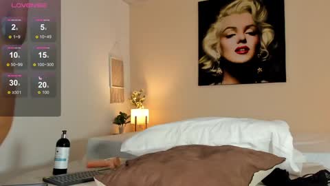 oIssaJonneso online show from December 2024 04:57:01 PM