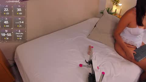 oIssaJonneso online show from February 2025 03:20:02 PM