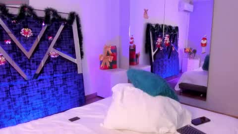 oIssaJonneso online show from December 2025 12:32:01 PM