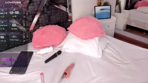 oIssaJonneso online show from February 2026 01:53:02 PM