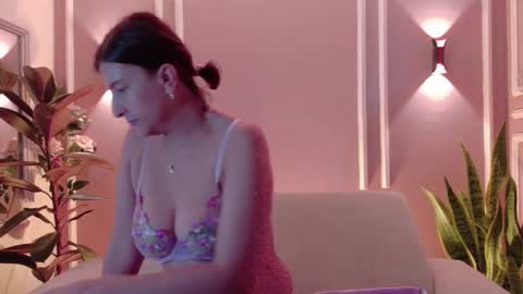 Snapshot of isa_kis_1 chatting on February 2026 12:15:02 PM Isabella online show from February 2026 12:15:02 PM