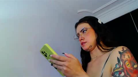 Snapshot of isa_maiden_ chatting on February 2025 02:33:01 AM online show from February 2025 02:33:01 AM