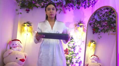 Isabella        online show from December 2025 08:58:01 PM