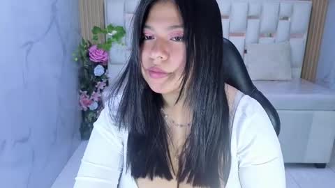 Snapshot of isa_s chatting on May 2026 01:08:01 PM Isa online show from May 2026 01:08:01 PM