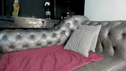 Isaac  online show from January 2026 04:26:01 AM