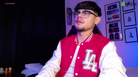 Isaac Saenz. online show from December 2025 12:31:02 AM