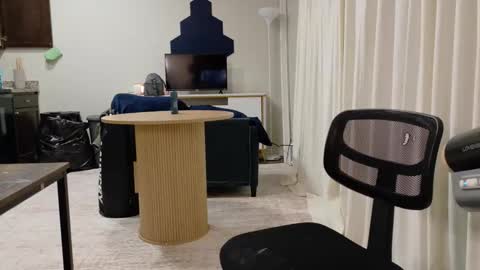 isaac online show from April 2026 09:01:02 AM