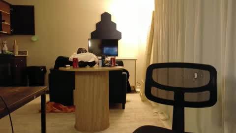 Snapshot of isaac_sheffield chatting on April 2026 06:11:02 AM isaac online show from April 2026 06:11:02 AM