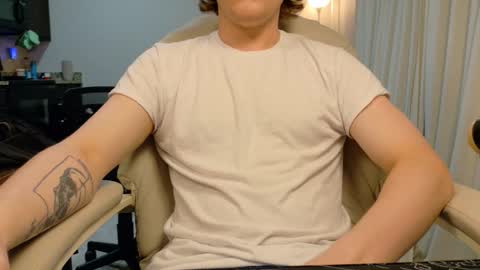 Snapshot of isaac_sheffield chatting on May 2026 05:47:02 AM isaac online show from May 2026 05:47:02 AM