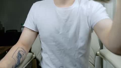 Snapshot of isaac_sheffield chatting on June 2026 05:52:01 AM isaac online show from June 2026 05:52:01 AM