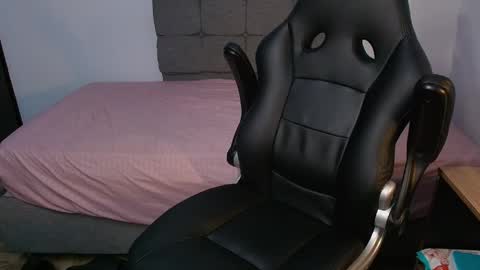Snapshot of isaac_sttone01 chatting on May 2026 01:58:02 AM muscle isaac online show from May 2026 01:58:02 AM