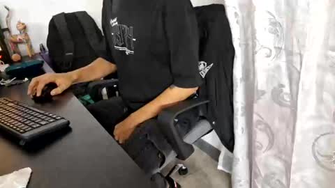 Snapshot of isaac_winter_ chatting on September 2025 01:54:01 AM Isaac online show from September 2025 01:54:01 AM