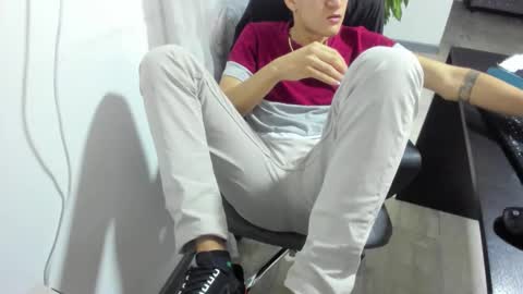 Snapshot of isaac_winter_ chatting on October 2025 02:09:01 AM Isaac online show from October 2025 02:09:01 AM