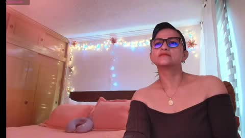 Snapshot of isabeel_sofia01 chatting on May 2026 11:39:02 AM Isabeel Sofia online show from May 2026 11:39:02 AM