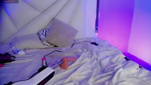 Snapshot of isabela_saenzz chatting on September 2025 04:28:02 AM I S A B E L A ISA  online show from September 2025 04:28:02 AM