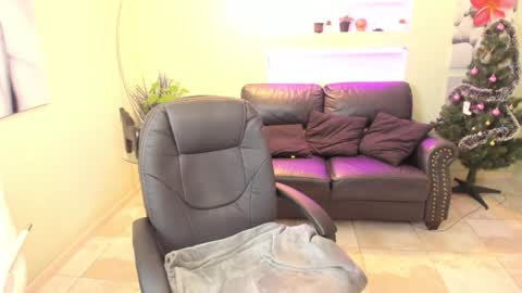 Snapshot of isabelabell chatting on January 2025 01:53:02 PM Isabela online show from January 2025 01:53:02 PM