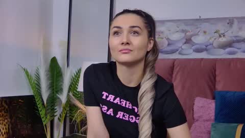 Snapshot of isabelasasha chatting on February 2025 05:31:01 PM Isa online show from February 2025 05:31:01 PM