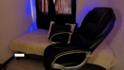 isabella online show from October 2025 12:45:02 PM