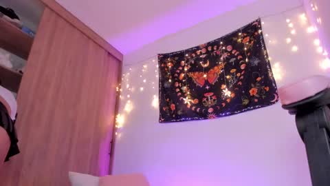 Isa...  online show from February 2025 03:52:01 AM