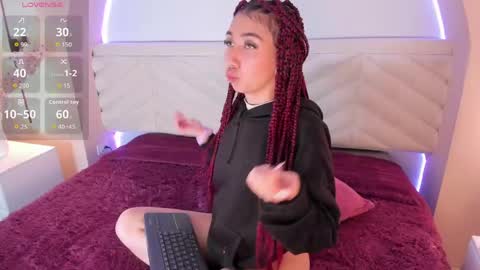 Snapshot of isabella_crofts chatting on April 2026 03:20:02 AM isabella_crofts online show from April 2026 03:20:02 AM