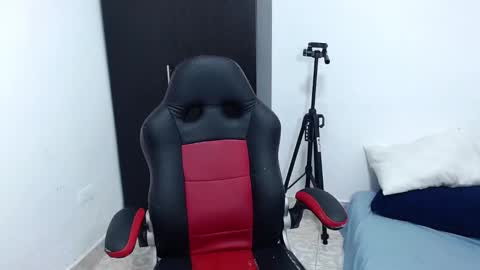 Snapshot of isabella_hots chatting on December 2024 10:44:02 AM estefania online show from December 2024 10:44:02 AM