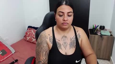 Snapshot of isabella_hots chatting on January 2025 10:17:01 AM estefania online show from January 2025 10:17:01 AM