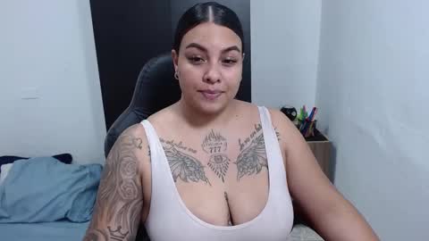 Snapshot of isabella_hots chatting on February 2025 03:36:02 PM estefania online show from February 2025 03:36:02 PM