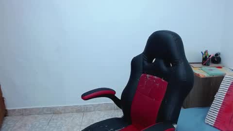 Snapshot of isabella_hots chatting on February 2025 09:59:02 AM estefania online show from February 2025 09:59:02 AM