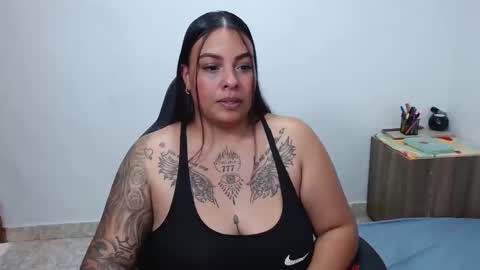 Snapshot of isabella_hots chatting on February 2025 08:27:02 PM estefania online show from February 2025 08:27:02 PM