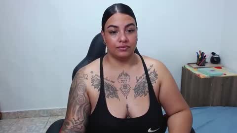 Snapshot of isabella_hots chatting on February 2025 09:34:02 AM estefania online show from February 2025 09:34:02 AM