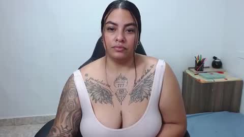 Snapshot of isabella_hots chatting on February 2025 08:47:02 AM estefania online show from February 2025 08:47:02 AM