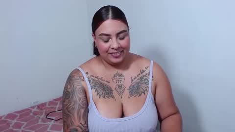 Snapshot of isabella_hots chatting on October 2025 08:24:02 PM estefania online show from October 2025 08:24:02 PM